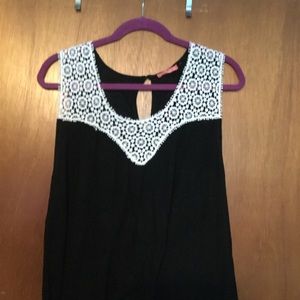 Sleeveless black with white longer top 2XL